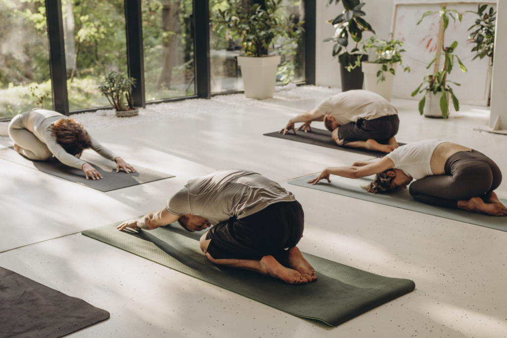 Lezione di yoga di gruppo